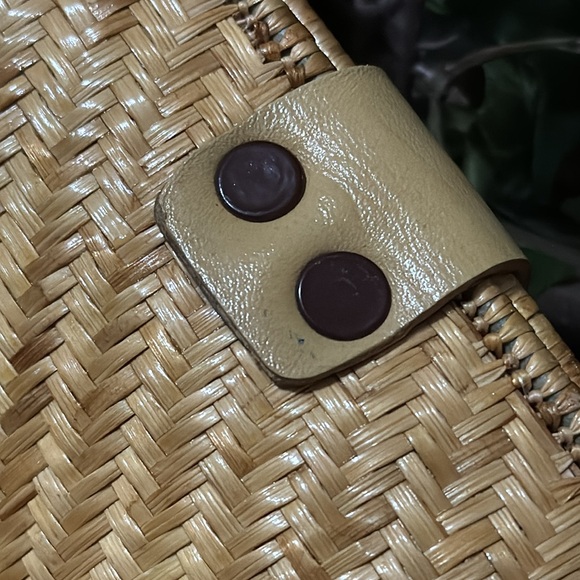 Gorgeous Vintage Bag-Tan Natural Fiber Exterior-Turn Lock Closure - Picture 6 of 16